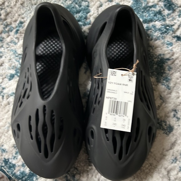 2022
Yeezy Foam Runner 'Onyx' new w tags men size 6 w box - Picture 3 of 3